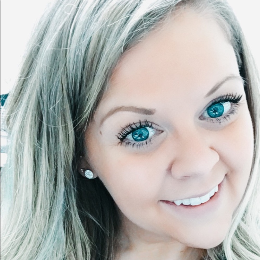 Meet your Posher, Emily